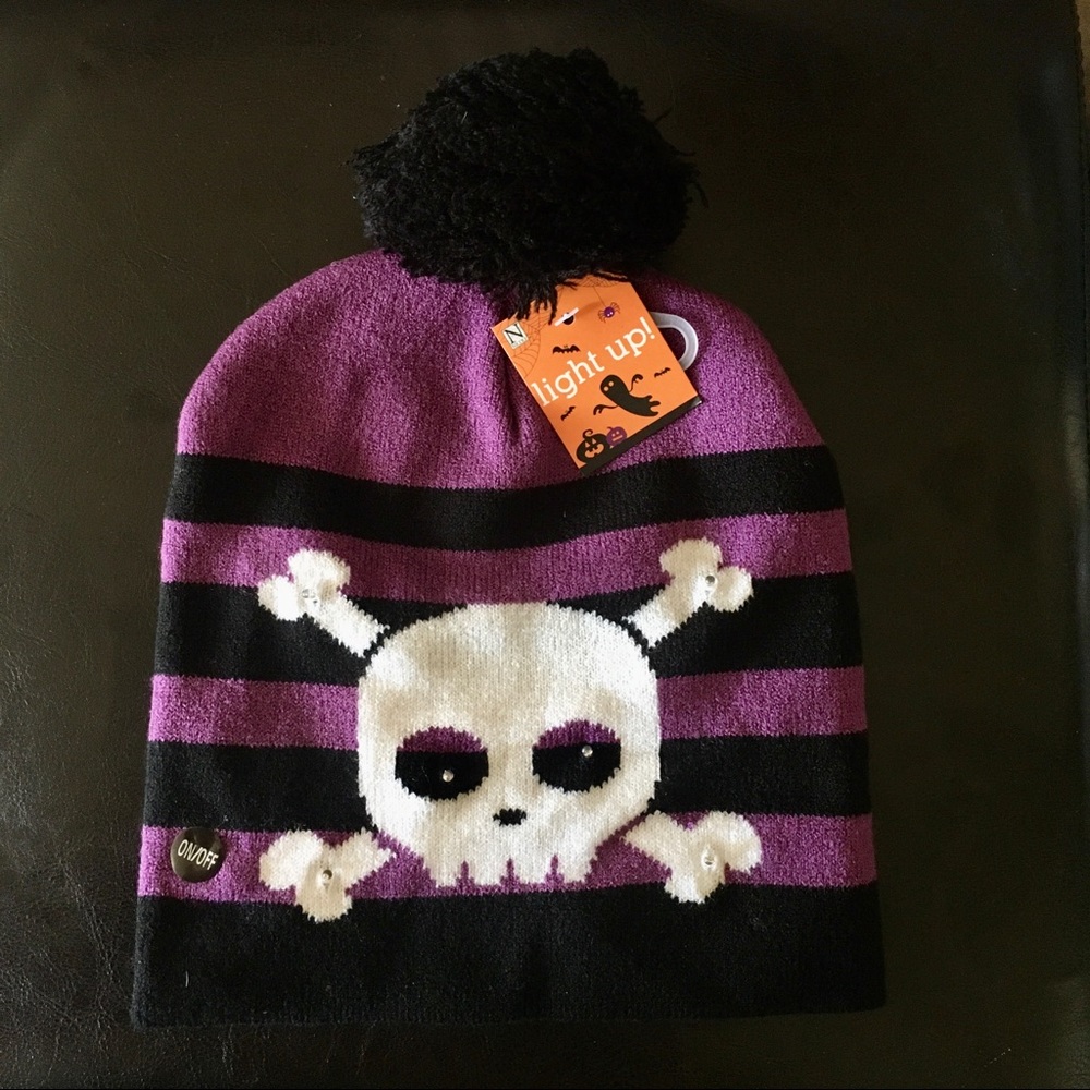 🆕 Striped Skull+Crossbones Halloween Knit Beanie